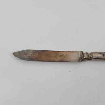 Engraving of "1847 Rogers Bros Warranted" and discoloration on the blade