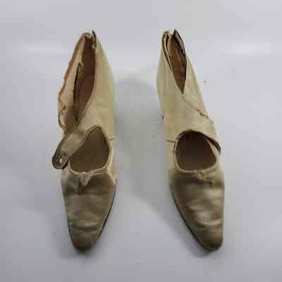 Associated slipper (1993.007 B)