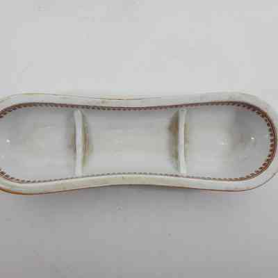 Top down view of soap dish with lid removed