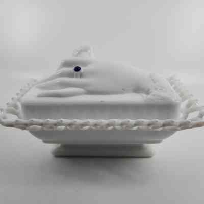 Box with associated lid (2015.016 A)