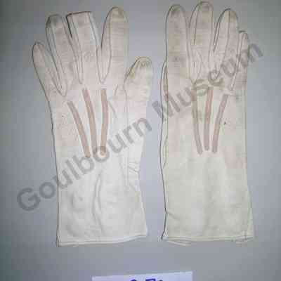 Gloves: White Leather Kid Gloves