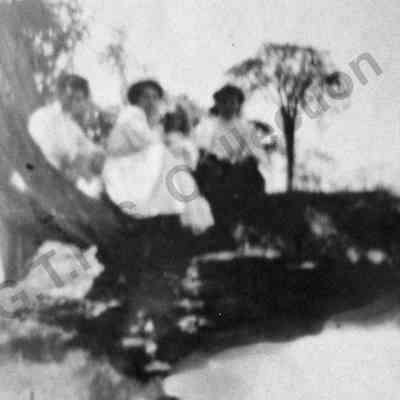 Photograph: Mrs. McEwen, Anna Nettleton, Kathleen Bobier, Frances Shore, 1908