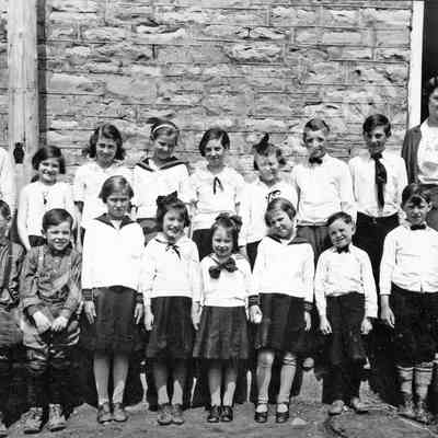 Photograph: School Section No. 4 (S.S. #4), 1935