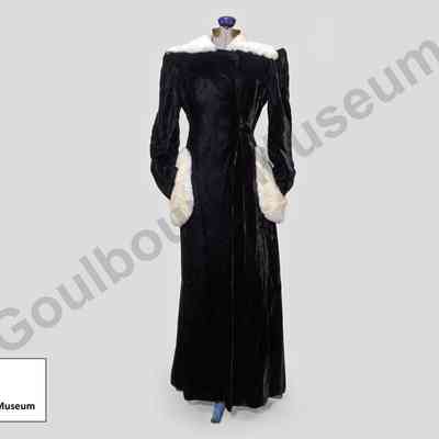 Cape: Velvet evening dress cape