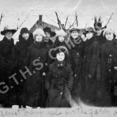 Photograph: Visitors at Hobb's Farm, 1925