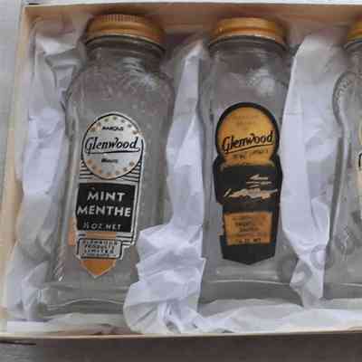 Package, Product: Spice Bottles
