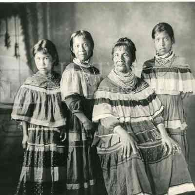 Seminole Annie Jumper Tommie and Granddaughters 1925