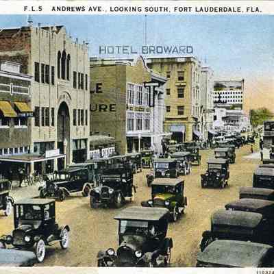 Andrews Avenue looking south must be because of the cars on the street. Andrews Ave. looking south at this time Andrews Avenue was a two way street.