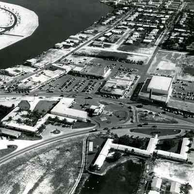 Gateway Shopping Center at Sunrise Boulevard and Federal Highway