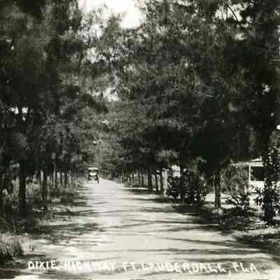 Automobile on Dixie Highway c.1915