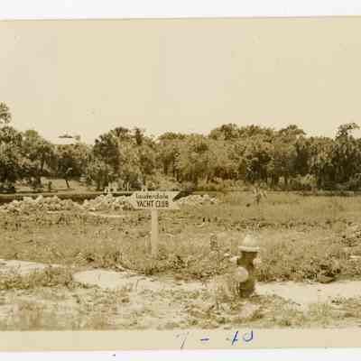 Lauderdale Yacht Club Sign