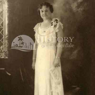Louella Snyder 1875-1969