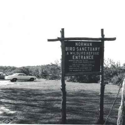 Entrance to Parking Lot from Third Beach Road