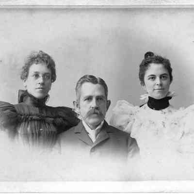 Cabinet Card, Inez Wilcox, Waldo Wilcox, Gertrude Wilcox