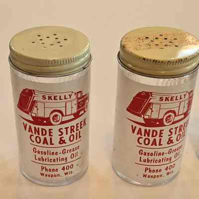 Salt & Pepper Shakers, Vande Streek Coal & Oil