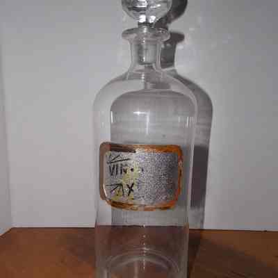 Apothecary bottle with stopper-large