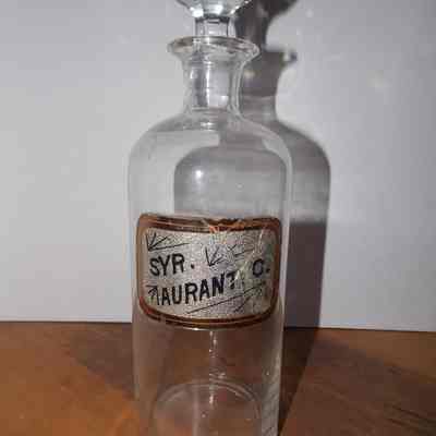 Apothecary bottle with stopper- medium