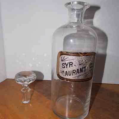 Apothecary bottle with stopper-medium
