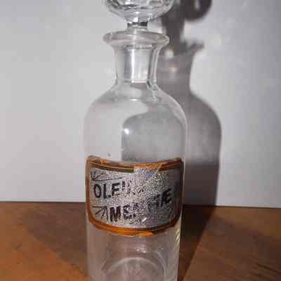 Apothecary bottle with stopper-small