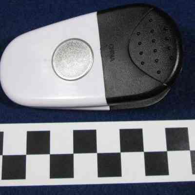 Magnet on back of clip.