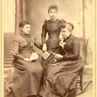 Cabinet Portrait, P. 70, Mrs. Mattie Stickels Gunnison
