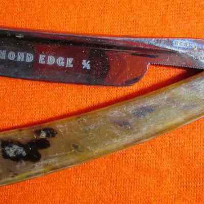 Diamond Edge 3/4 straight-edge razor open