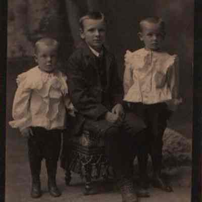 Cabinet Card, Brooks, Unknown People