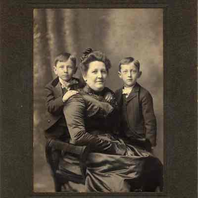 Cabinet Portrait, Mrs. Oscar Hanisch, Harold Hanisch, Arthur Hanisch