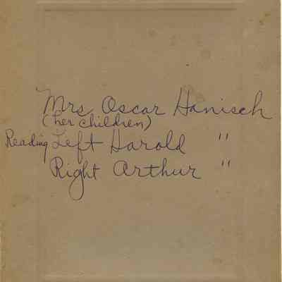 Mrs. Oscar Hanisch and her children.