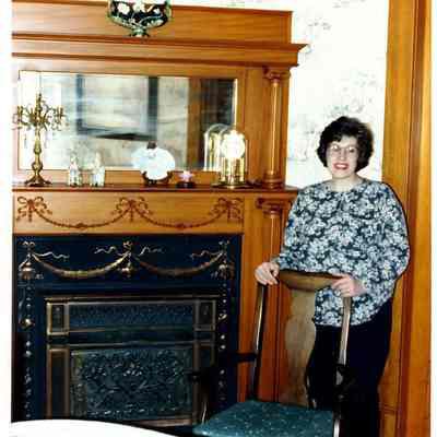 Melody Kris, Inn Keeper of "Rose Ivy Inn"