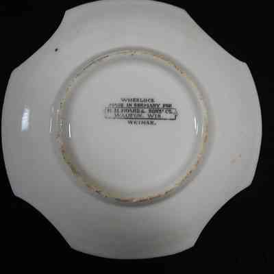 1 Pin Dish with inmates from the prison.
