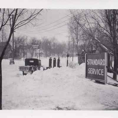 Photograph, Storms, Bell's Gas Station