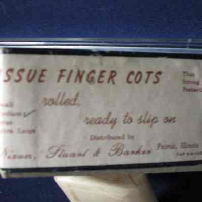 Tissue finger cots.
