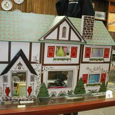 Childs Doll house