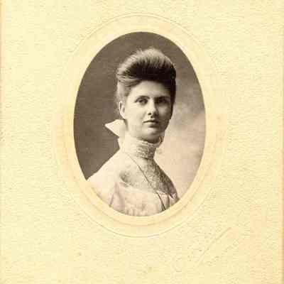 Cabinet Portrait, P, 13, Eleanor Wallace Castle