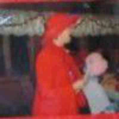 Lynn Hartgerink telling Christmas story