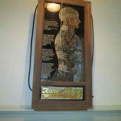 Spine sign used in Towne & Towne Chiropractors office