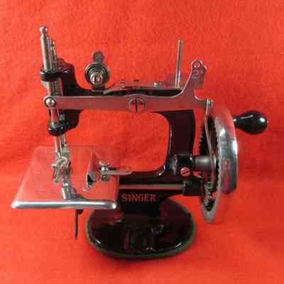 Singer Sewing Machine for Doll Clothes