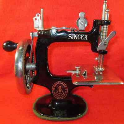 Singer Sewing Machine for Doll Clothes