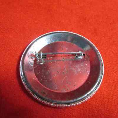 the back of pin/button