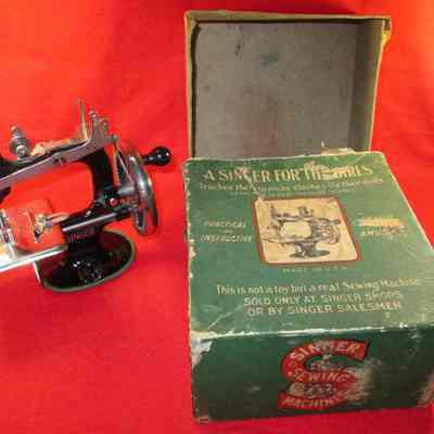 Singer Sewing Machine w/ Box