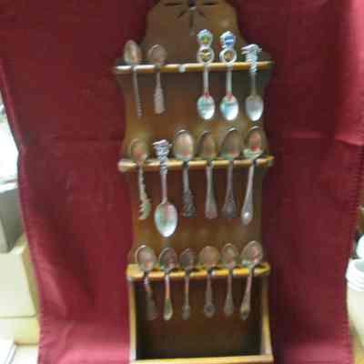 Collector spoon rack with spoons