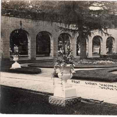 Postcard, Corrections, Wisconsin State Prison, Front Garden
