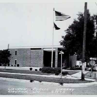 Postcard, Waupun Public Library, S 167 S