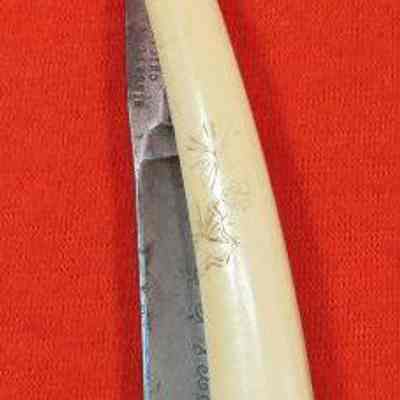 Straight-edge razor w/engraved Ivory handle