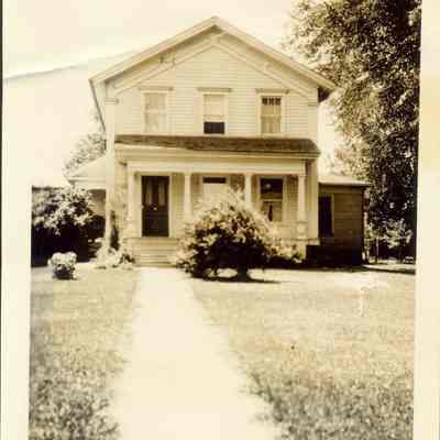 Photograph, Houses, 529 East Lincoln Street