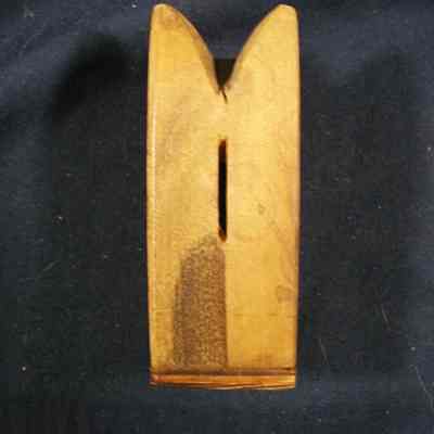 Wood cat souvenir.