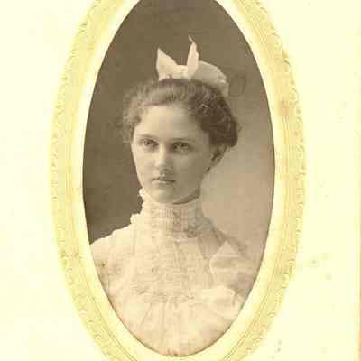 Cabinet Portrait, Johnson, P. 19, Minnie Wallace Bell