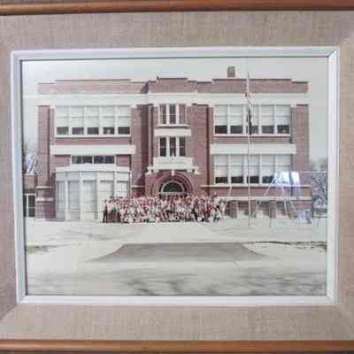 Framed photo of Lincoln School 1983 (last session)