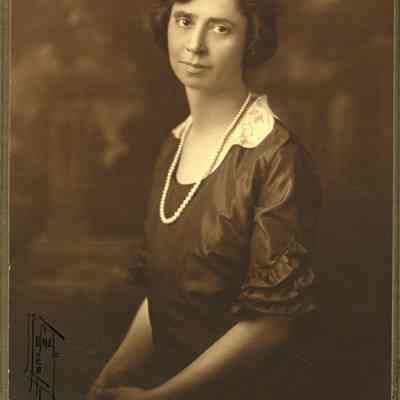 Cabinet Portrait, P. 24, Edith Moul Scott